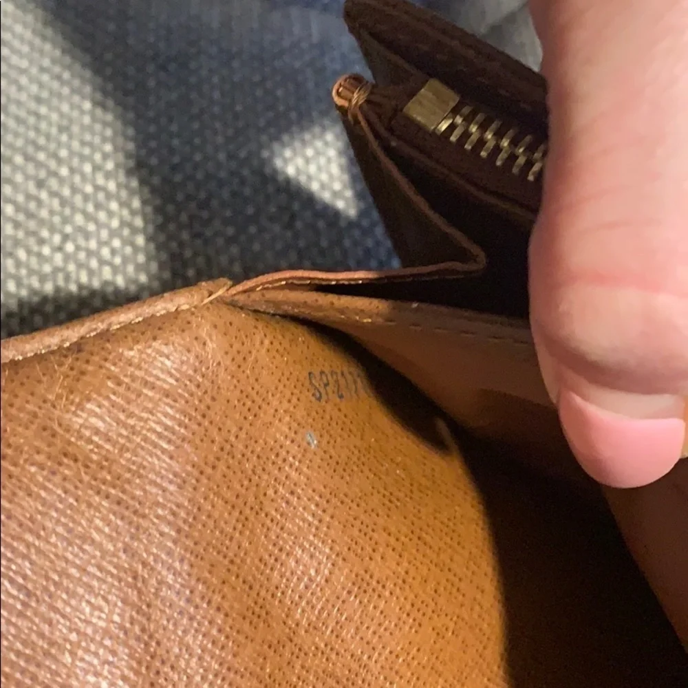 Collectible louis vuitton etoile sarah wallet .